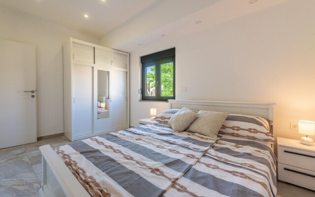 Beautiful Home in Vir With 4 Bedrooms and Wifi