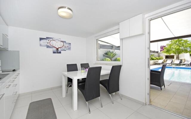 Luxury Villa Lucas with heated pool, whirlpool, sauna, 14 pax
