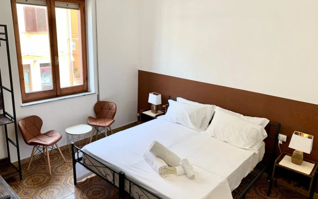 Bb Chic Room With Shared Bathroom in the City