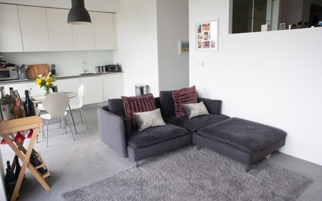 2 Bedroom Apartment Near Airport