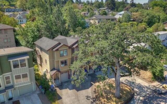 B2-River View-AC-3BR/3.5BA