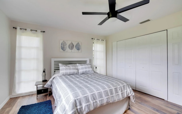 Walk to Lake: Geataway w/ Yard in Inverness