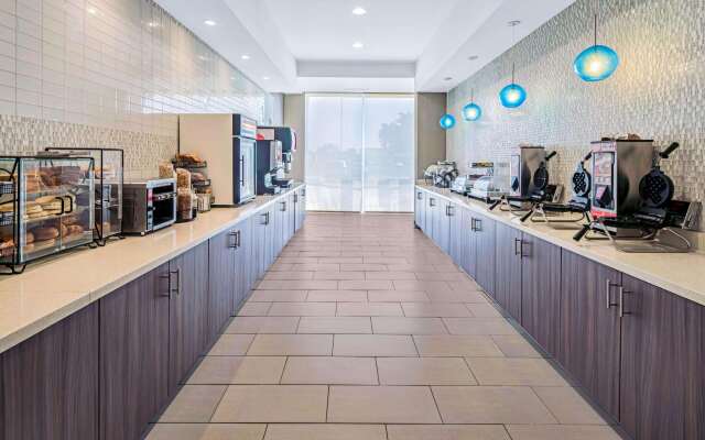 La Quinta Inn & Suites by Wyndham McAllen La Plaza Mall