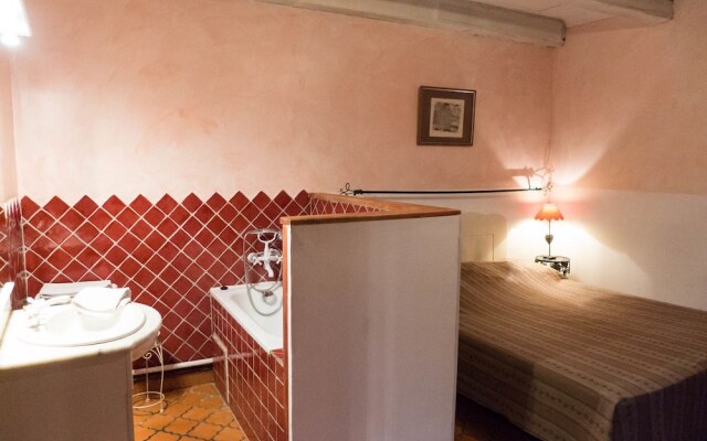 Spacious Holiday Home in Narbonne With Swimming Pool