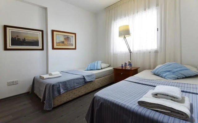 2 Br Villa Blue Phoenix - Chg 8911