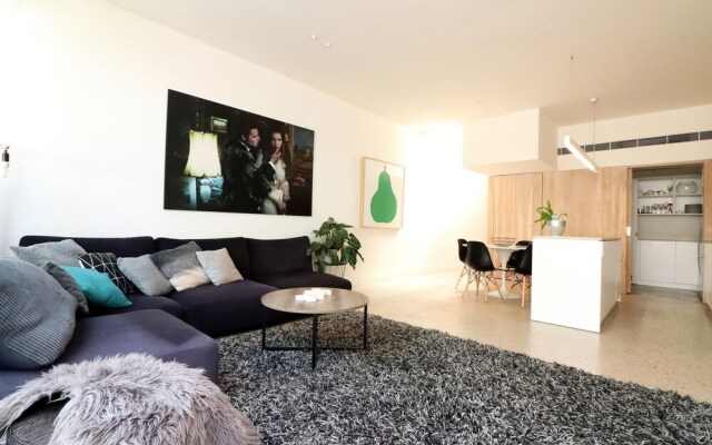 Inspired Designer Carlton North Terrace - Rejuvenate Stays