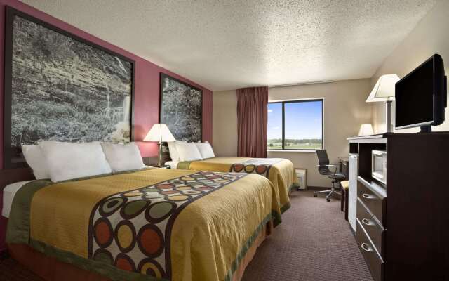 Super 8 by Wyndham Cameron