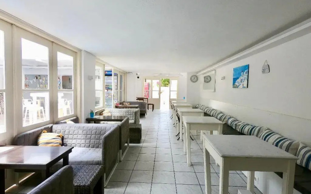 Anny Studios Perissa Beach