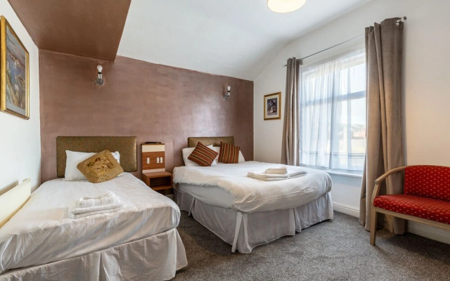 Pier Walk Hotel
