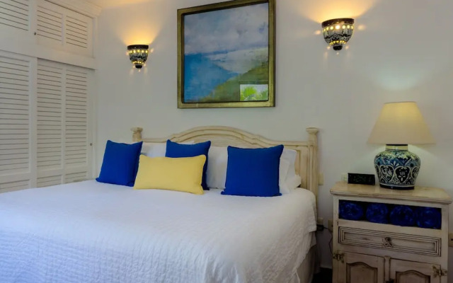 Royal Palms 9 1 Bedroom Condo by RedAwning