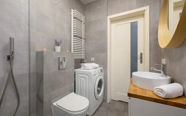 Dietla Apartment With A/C by Renters