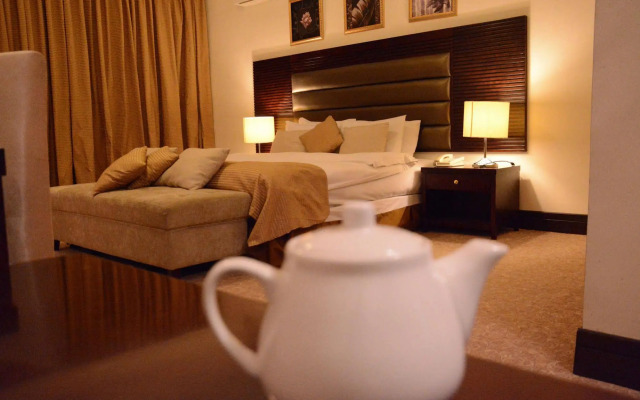 Sandy Le Oriental Hotel