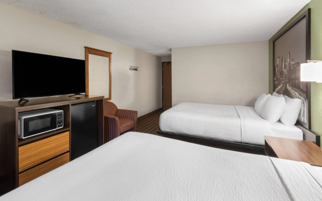 Super 8 by Wyndham Winona MN