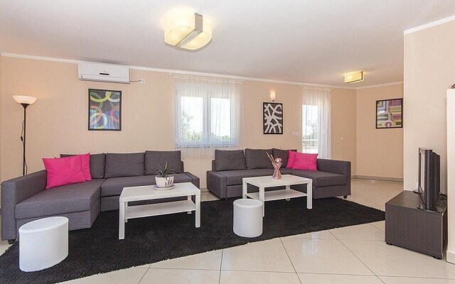 Amazing Home in Medulin With Wifi and 7 Bedrooms