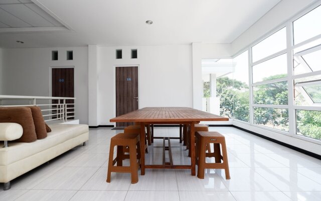 OYO 1884 Sunshine Hostel