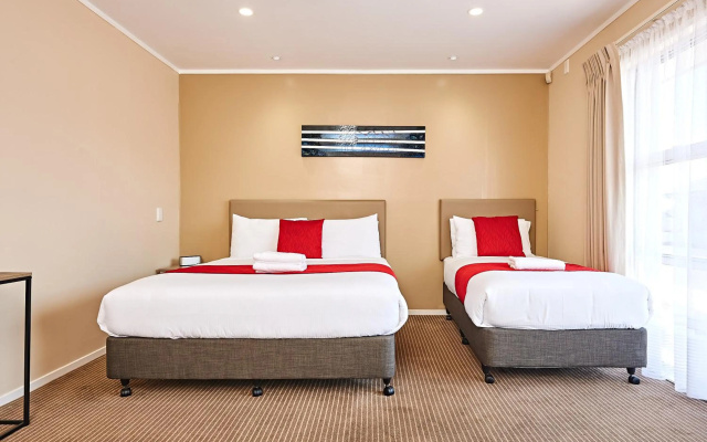 Auckland Airport Lodge – Guest Rooms – Mangere