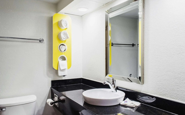 Motel 6 Brockton, MA