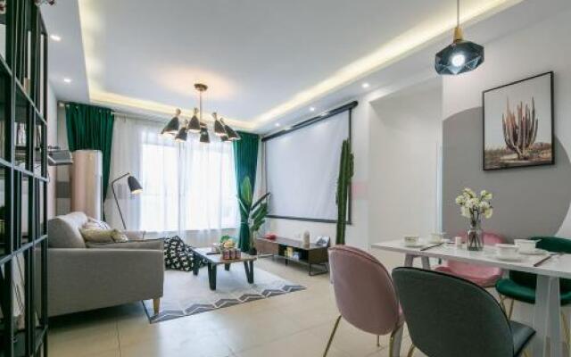 Xi'an Beilin·Small Goose Tower· Locals Apartment 00152240