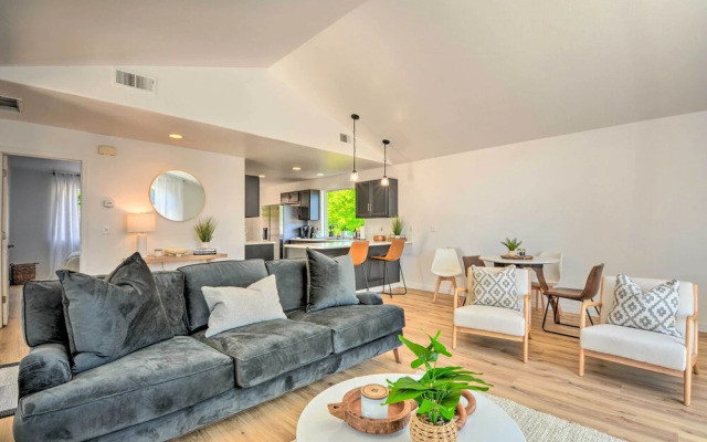 Close to Parks & Brews: Sunny Grants Pass Apt!