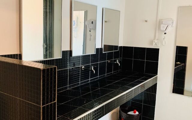 Spot On 89900 Jesselton Capsule Inn