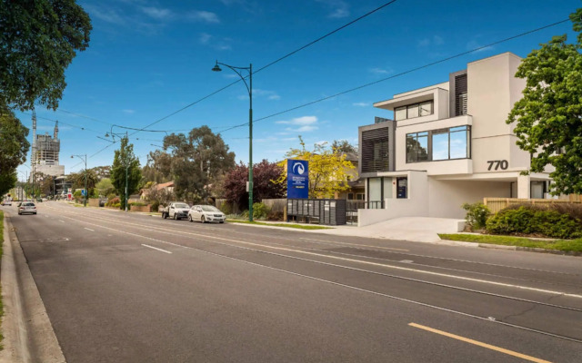 Whitehorse Apartment Hotel