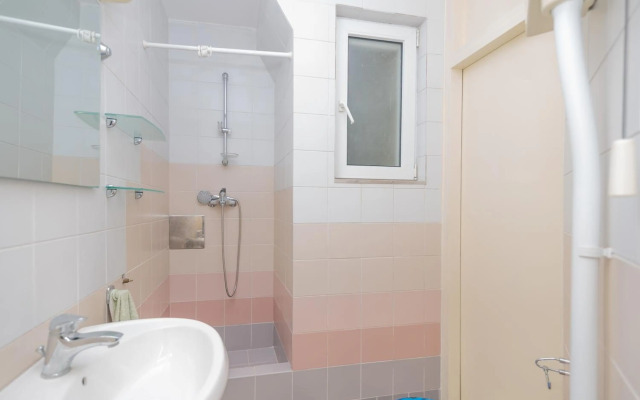 Palm garden apartment in center with big terrace