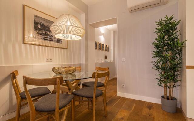 Upscale & Modern 2BDR Apartment