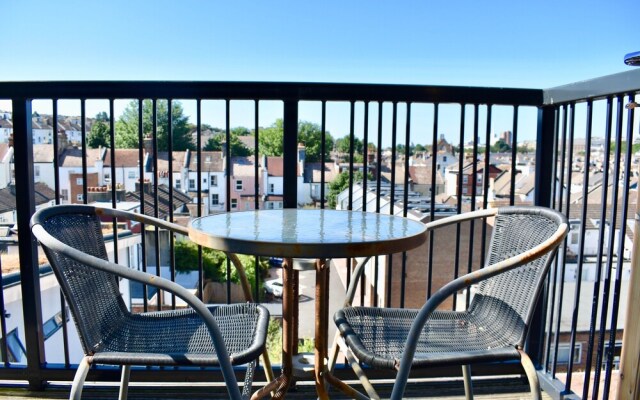 Modern Apartment With Private Balcony