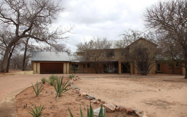 Lili Bush Guesthouse