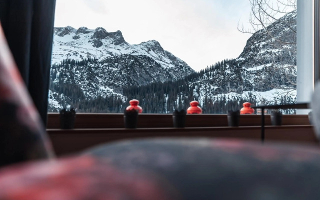 Burgi's - Adults only