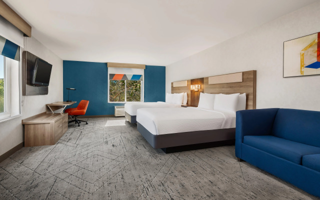 Holiday Inn Express Hotel & Suites River Park by IHG