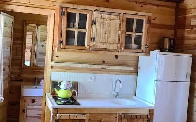 Derin Tas-Bungalow