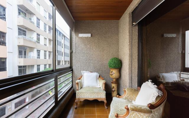 Home2Book Spacious Classic Design Apartment Center
