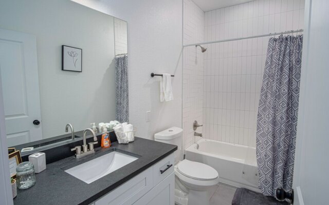 Elevate Your Stay at 3br/2.5ba Downtown Gem!