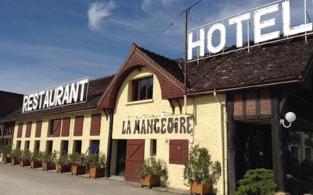 Hôtel Restaurant La Mangeoire – Relais Paris Bâle