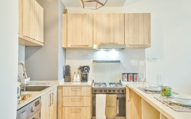 Lake View Luxurious Studio Bnbmehomes