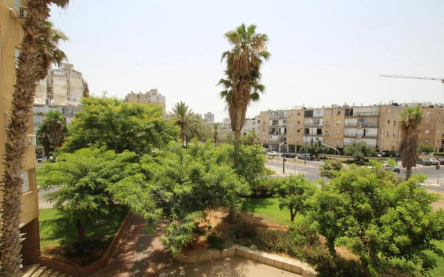 Isramax 3BR apartment near the sea.