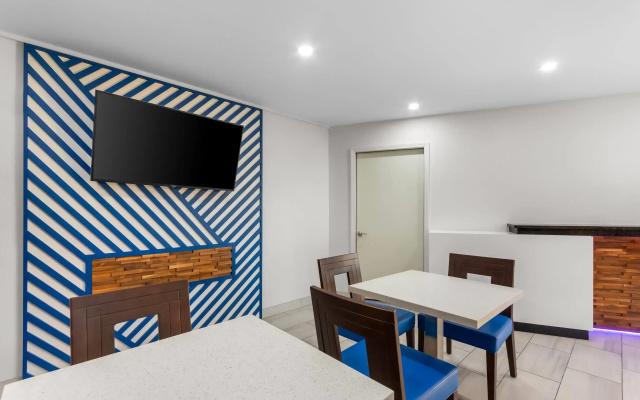 Days Inn by Wyndham Indianapolis East Post Road
