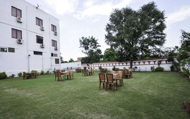 OYO 18262 Hotel White Tulip