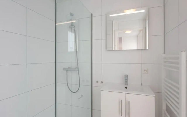 Modern Lodge With Combi-microwave, Beach at 500 m