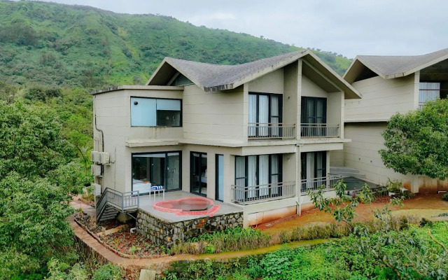 Vee Resort -The Suites of Royals