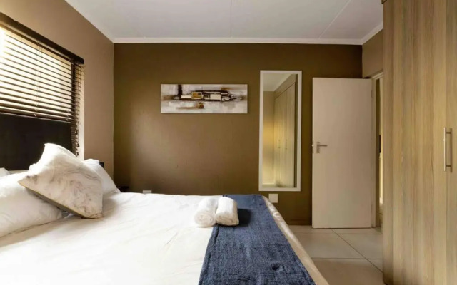 Lovely 2 bedroom apartment around Montecasino