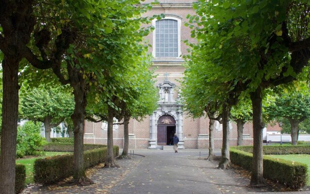 Vintage Mansion in Hoogstraten with Garden