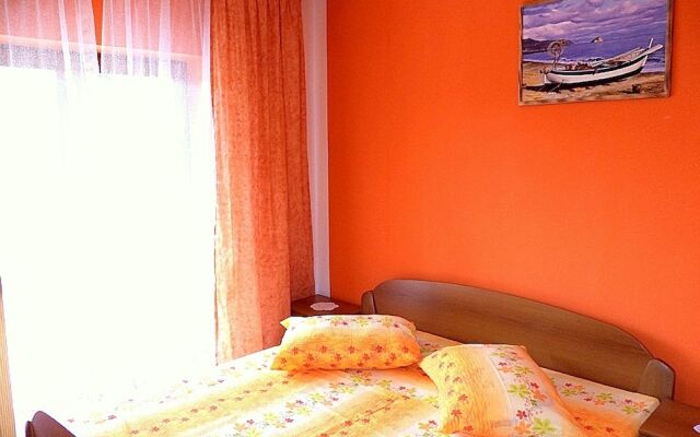 Beautiful Apartment With Balcony on Island Rab