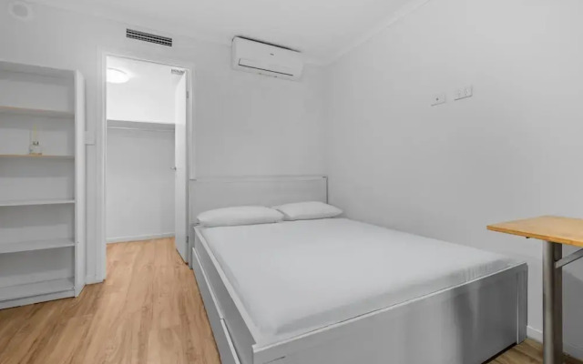 Studio With Balcony Access in Central Bowen Hills