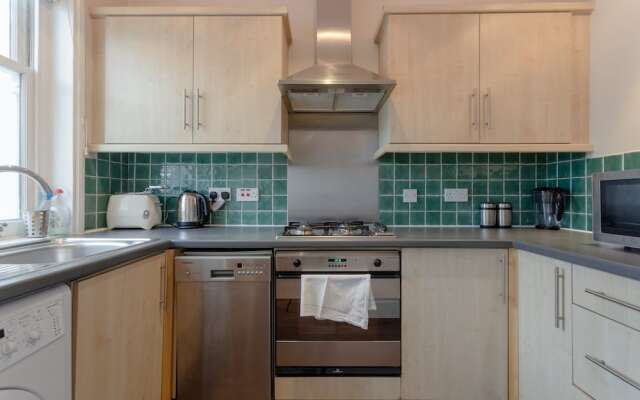 2 Bedroom Apartment Near Kensington Olympia Station