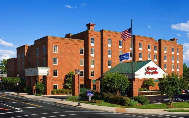 Hampton Inn & Suites Charlottesville-At the University