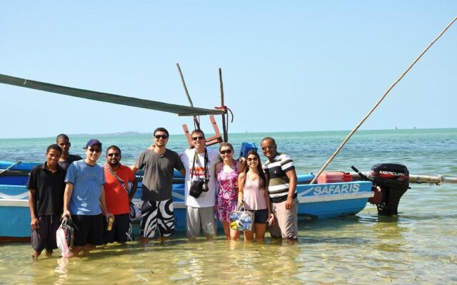 Dolphin Dhow Beach Safaris