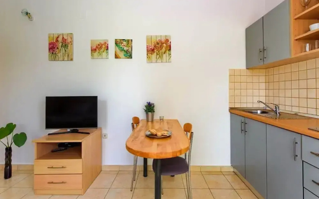 Spacious Apartment in Sukosan With Balcony
