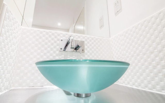 Stunning 3 BR Penthouse Apartment, River View